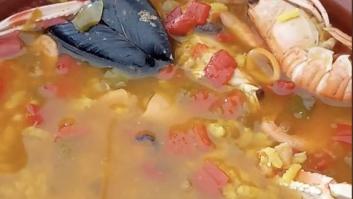 Pide mesa y nada más sentarse se da cuenta de que está en el restaurante de los horrores: "Me levantaría y me iría sin pagar"