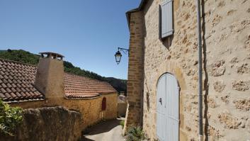 Hace esta pregunta sobre algo que pasa en muchos pueblos en verano y muchos no saben responder pese a haberlo visto toda la vida