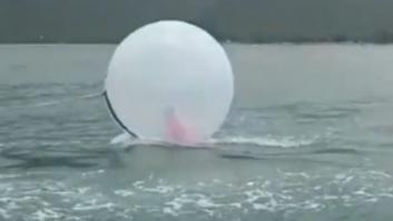 El globo inflable se aleja volando y dentro hay un niño de 8 años: la intervención de un marinero desencadena el milagro