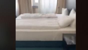 Se va de viaje de trabajo con un compañero y al enseñar la ducha de la habitación se multiplican los comentarios