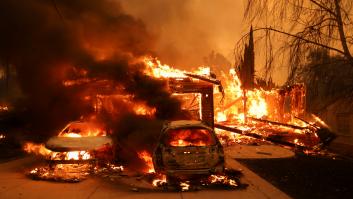 Seis incendios, la mayoría sin control, acorralan a Los Ángeles y dejan cinco muertos