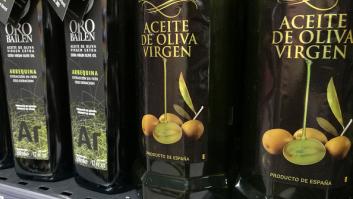 Carrefour y Alcampo van a la guerra de precios por el mejor aceite de oliva y los clientes lo celebran