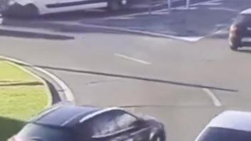 Hay un debate que recorre Twitter: ¿Quién tiene la culpa el coche negro o el gris?