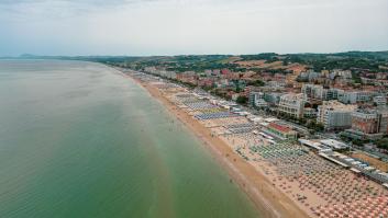 Paga 700 euros por la soñada casa de verano, toca el timbre y al abrir la puerta dice adiós a sus vacaciones