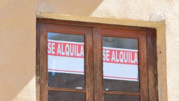 Desahucian a un hombre tras una deuda de 22.000 euros de alquiler y él les deja una cara sorpresa repleta de peces