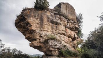 La fortaleza milenaria a una hora de Barcelona construida sobre un "barco" de piedra