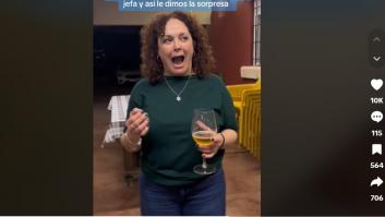 Unos trabajadores dejan literalmente boquiabierta a su jefa con lo que le han preparado