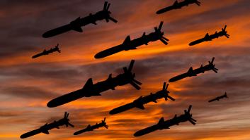 Corea del Norte lanza sus misiles de nueva generación de largo alcance y el mundo contiene la respiración