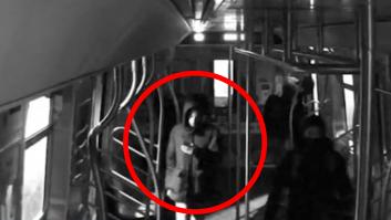 Como si fuera una película: delincuentes roban un tren del metro y lo estrellan tras un breve recorrido
