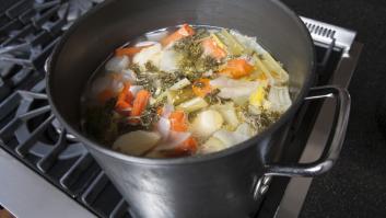 Añadimos siempre esta verdura a las sopas en España pero es el ingrediente que puede convertirlas en veneno