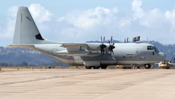 Un país recibe a las Fuerzas Aéreas de EEUU y no puede ni guardar el descomunal avión militar en sus instalaciones