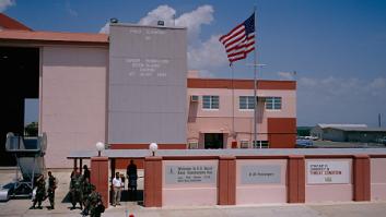 EEUU empieza a enviar migrantes a Guantánamo: "Trump no pierde el tiempo"