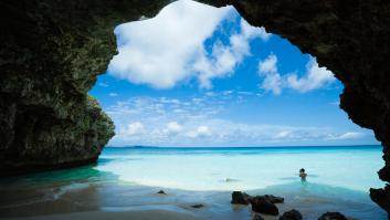 En Reino Unido ensalzan a la isla británica con playas caribeñas que le está "quitando" turistas británicos a España