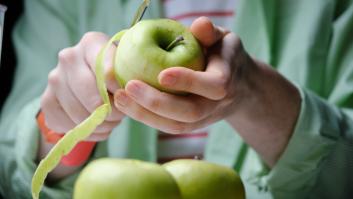 Adiós a pelar la piel: advierten del tesoro nutritivo que acaba cada día en la basura