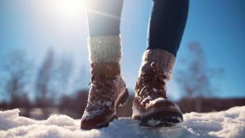 Adiós a los pies fríos: el 'trucazo' para mantenerlos calientes dentro de los zapatos en invierno