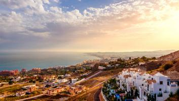 El Beverly Hills de Marbella saca 35 chalets de lujo a mitad de precio y a golpe de click