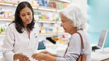 Alarma conjunta de médicos y farmacéuticos por el fin de las recetas en papel de medicamentos: "Riesgo para millones de personas"