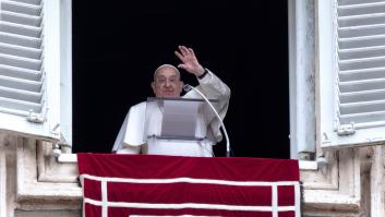 Cuando el papa Francisco rompió el protocolo para lanzar un gesto a los afectados por la DANA: "Me lo regalaron los españoles"