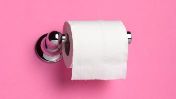 Un proctólogo pide dejar de usar papel higiénico después de ir al baño y volver a un método más tradicional para limpiarse