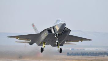 La 'fábrica oscura' china que duplica la producción del caza furtivo J-20 reduce un 80% el trabajo humano: el modelo para fabricar 1.000 aviones en 2030