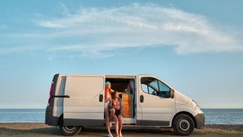 Viaja 280 km en su furgoneta y al llegar a casa se encuentra con un polizón inesperado: "No podía parar de reír"