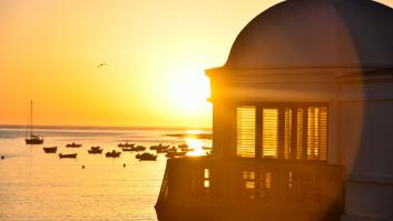 La playa de Cádiz de atardeceres de escándalo esconde un secreto muy peligroso