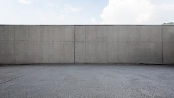 Esta mujer se harta de que durante 10 años todos aparquen en su entrada así que se toma la justicia por su mano