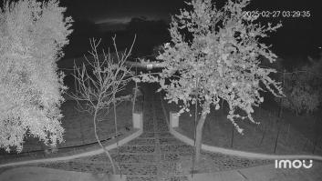 Una cámara de seguridad graba el momento en el que un terremoto hace temblar la tierra en Sevilla