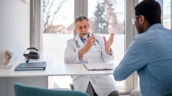 Un médico lanza un duro mensaje contra los "campesinos estúpidos" que invaden urgencias: "Recibiréis lo que os merecéis"