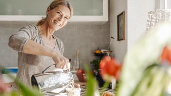 Una reputada cardióloga lista los alimentos imprescindibles para bajar el colesterol durante la menopausia