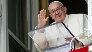 El papa, "estable" tras superar las dos crisis respiratorias del lunes