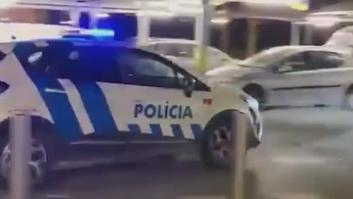 La huida de película protagonizada por un joven en medio de un aparcamiento