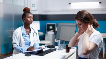 Una mujer de 65 años con el cáncer asintomático al inicio revela los síntomas vagos que deben tomarse en serio