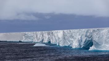 El iceberg más grande del mundo se está rompiendo y los expertos cogen un buque para investigar sus consecuencias