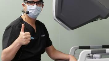 El cirujano Diego González ensalza la sanidad española y la compara con la de Estados Unidos