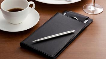 El cliente decide no mencionar el error de la camarera y se encuentra con la peor de las sorpresas al pedir la cuenta del restaurante