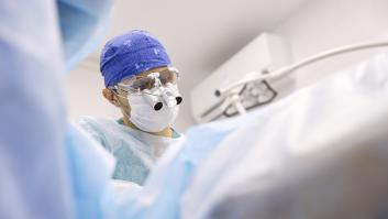 Cuál es el sueldo de un cirujano en España en 2025 con o sin experiencia