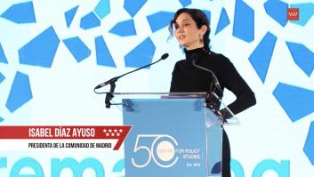 Ayuso va a dar una conferencia en Londres y el moderador tiene que hacer un aviso por el inglés de la presidenta