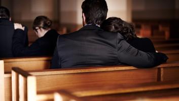 Una experta desvela el gran cambio en la ropa de los funerales: esto es lo que dice el protocolo