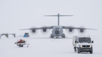 Dinamarca dice 'basta' a los planes de conquista de EEUU y libera el avión militar 'andaluz' en Groenlandia