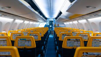 Coge un vuelo para casarse en España y al bajar se topa con una comitiva de la Guardia Civil por lo que hizo durante las dos horas de avión