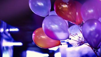 Pesca unos globos con mensajes extraños de 2021, escribe a esa dirección y ahora le llega una caja desde 700 kilómetros de distancia