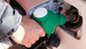 Una maniobra inesperada amenaza con una subida generalizada de 10 céntimos a los conductores de coches diésel en Semana Santa