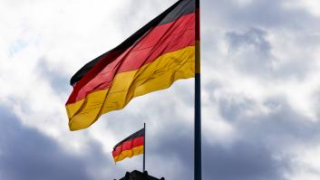 Cuenta lo que ha visto hacer a sus jefes en Alemania y demuestra que en todas partes cuecen habas