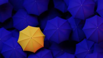 Así es el paraguas que no llevarás en la mano: tiene un asa especial