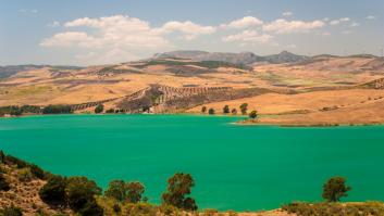La zona más castigada por la sequía entra en emergencia, abre las compuertas de sus embalses y 'tira' el agua de un año de consumo
