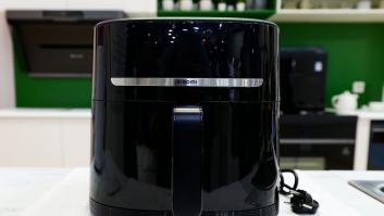 No uses más este ingrediente: un chef da la voz de alarma por lo que muchos ponen a sus recetas en la freidora de aire