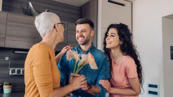 Le despiden, se mudan a vivir con su familia a casa de la suegra y nada sale como esperaba: "En Occidente nos han mentido"