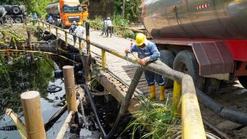 Tragedia ambiental en Ecuador: más de 25.000 barriles de petróleo en ríos, manglares y playas