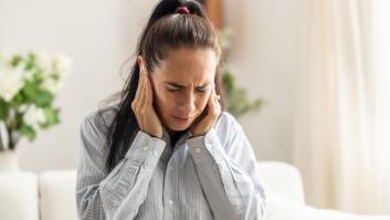 La enfermedad del oído sin cura que afecta a 4 millones de españoles: causa ansiedad y solo esta fruta la combate